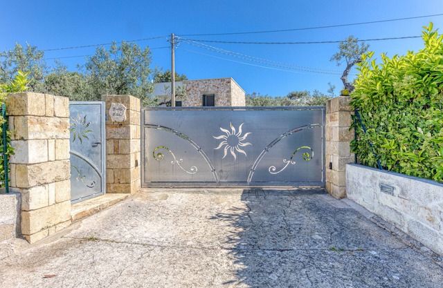 Villa Elena with Sea View, Wi-Fi and Air Conditioning