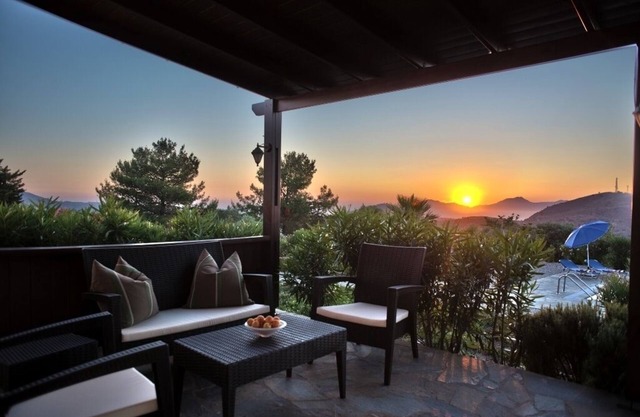 Villa Elia with pool and sea views