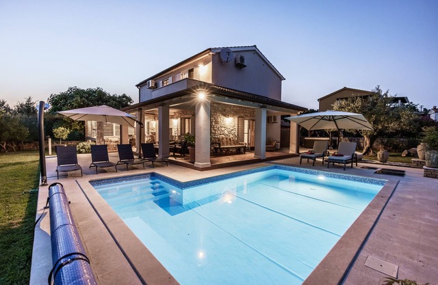 Villa Emely for 8 people near Poreč with heated pool & jacuzzi