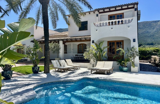 Villa Enri . Pool BBQ Jacuzzi . Optional Guesthous