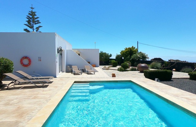 Villa Essence - with A/C, heated private pool, hottub, gardens & stunning views!