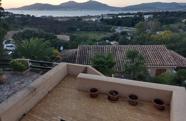VILLA FACING THE SEA PORTICCIO 6 BEDS