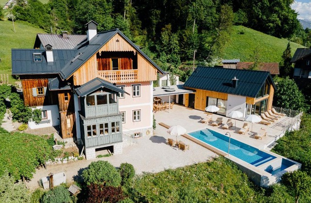 Villa Flora - a scene for all seasons