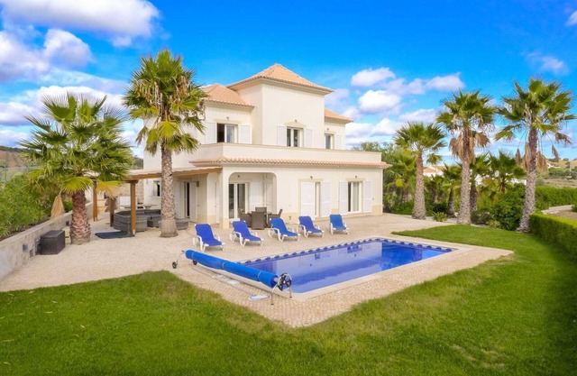 Villa Flora Martins, 4 bedrooms, pool and fantastic view