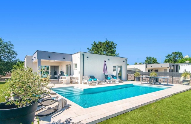 Villa Florentina by Villa Plus