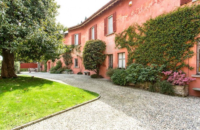 Villa for short term rental in the Lake Como region.