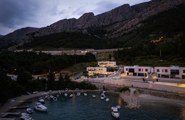Villa Forti Jedan - 5 Bedroom Modern Villa - Sister Villa Available - Sea Views