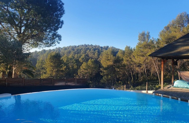 Villa with pool at the foot of Pic St loup
