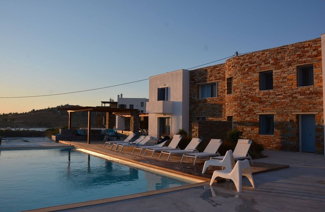 Villa Frear -Two waterfront villas with infinity pool