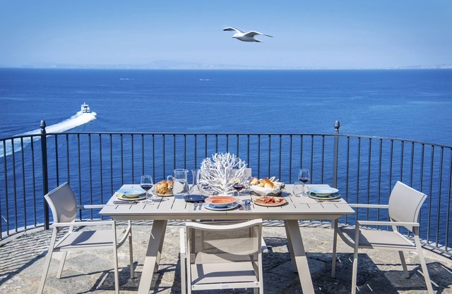 Villa Galidia with Jacuzzi, Sea View, Garden and Air Conditioning