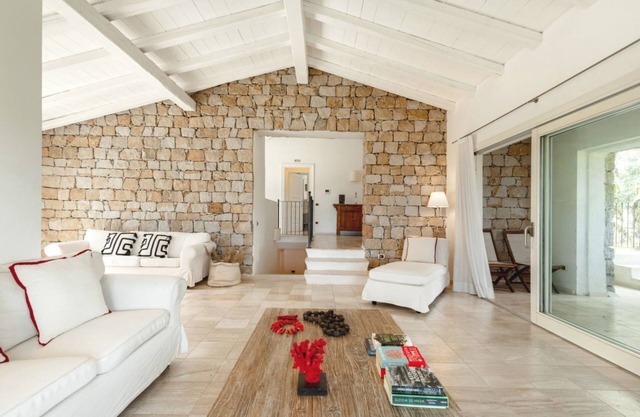 VILLA GELSOMINO, 500 meters from the sea with garden, private pool, and sea view