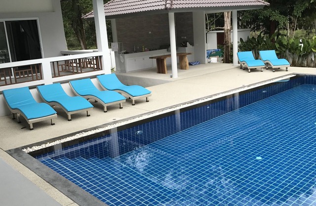 Villa Helene in a quiet coconut grove