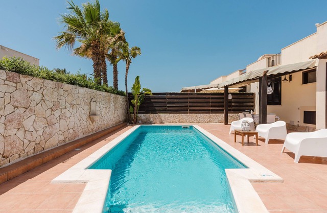 Villa 'Il Canto delle Onde' with Pool, Sea View, Wi-Fi and Air Conditioning