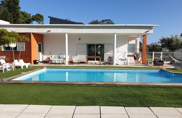 Villa in Aroeira/Verdizela - Pool, Beach, Surf, Golf