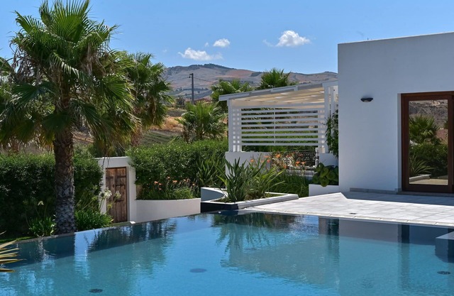 Villa in Buseto Palizzolo with 3 bedrooms sleeps 8