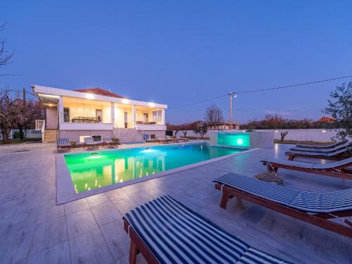 Villa in Galovac with Pool near Zadar