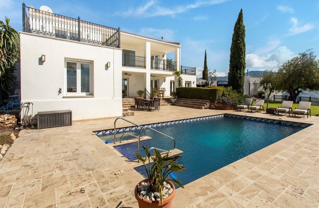 Villa in Granada with Sea Views & Pool