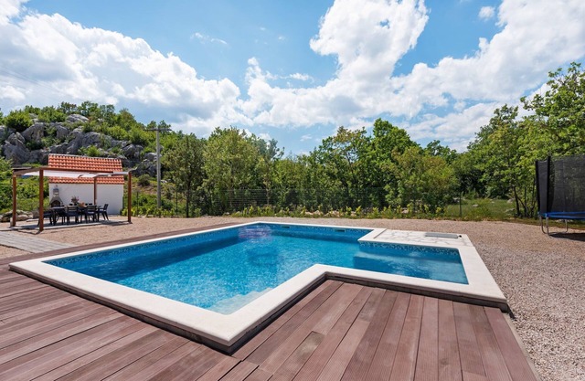 Villa in Neoric with Pool and Bubble Bath