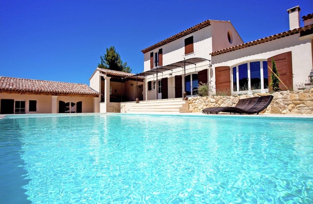 Villa in Provence with Infinity Pool