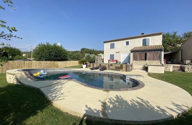 Villa Individuelle Avec sa Piscine et vue sur le Ventoux