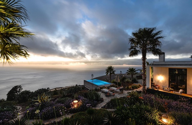 VILLA INFINITE PLACE nModern Bauhaus design villa with fantastic sea views