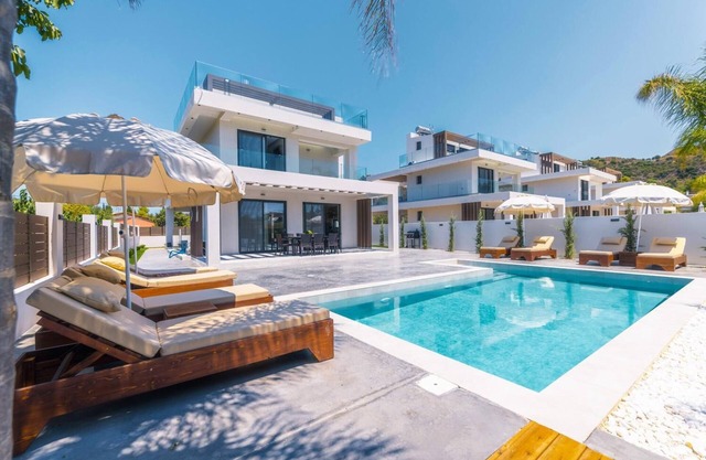 Villa Infinity Theo - Four Bedroom Villa, Sleeps 8