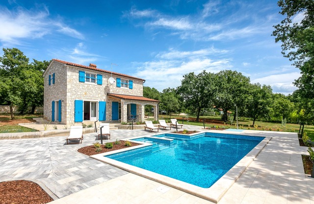 Villa Irena Funtana in a quiet location, with pool close to Zelena Laguna Resort