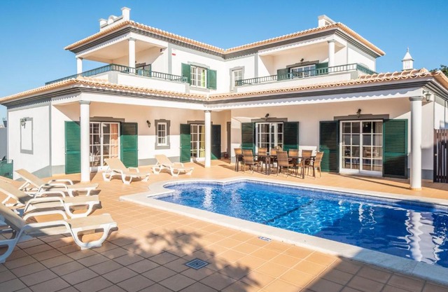 Villa Isa - Heated Pool - Free wi-fi - Air Con