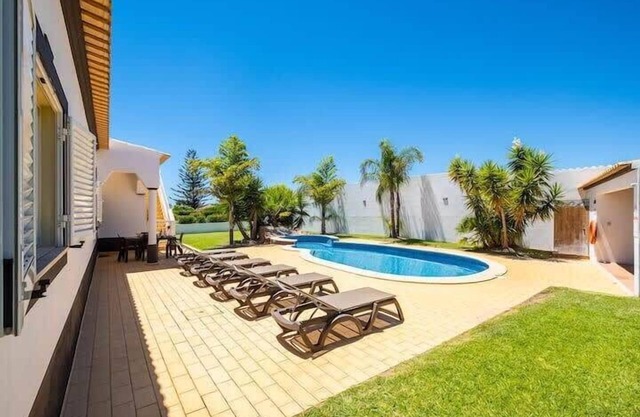 Villa Isadora Summary