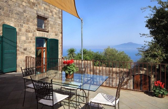 Villa in Sant'agata Sui Due Golfi with 5 bedrooms sleeps 12