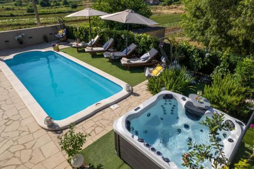 Villa Ivona with swimming pool and jacuzzi
