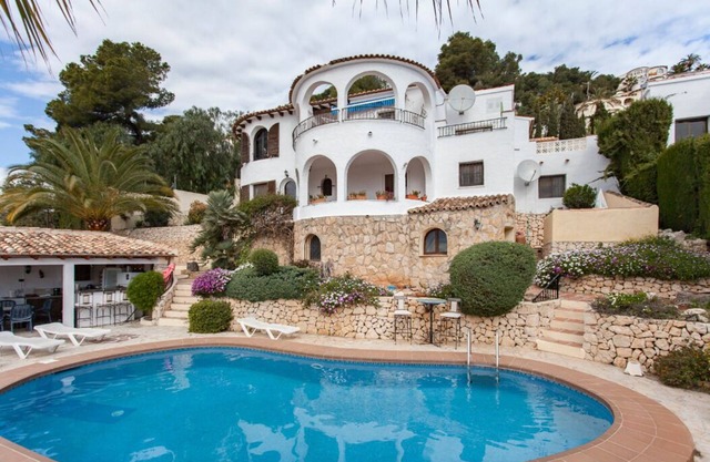 Villa Jasmin Apt b (3 Bedrooms, 6 Sleeps)