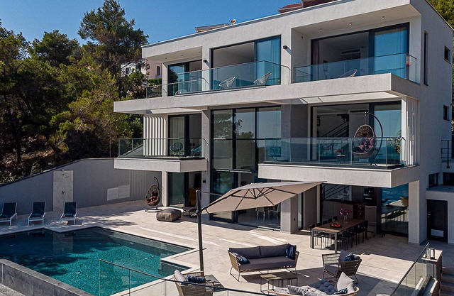 Villa Korcula Grandeur | 5 Bedrooms | Stunning Waterfront Setting | Direct Sea.