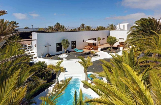 'Villa La Cueva' with Shared Pool, Private Terrace and Wi-Fi