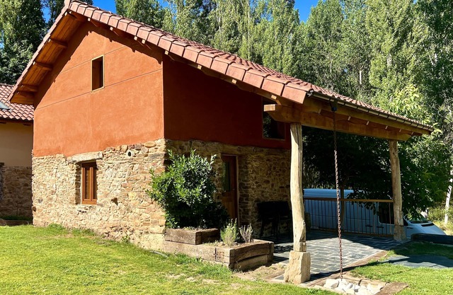 Villa la Roza III. Rural paradise with fireplace, riverside, biosphere reserve
