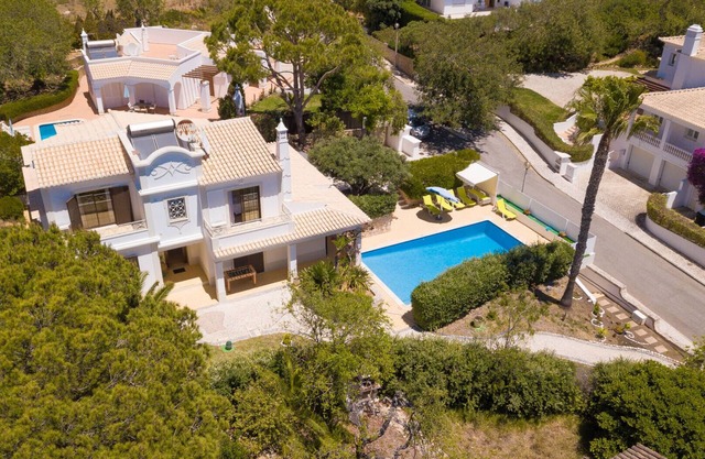 Villa Ladeira w/Private pool, Sea view, Smart tv, games, wifi, Ac