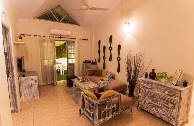 Villa lagoon on hillnOne mile from anjuna beach/sunburn party