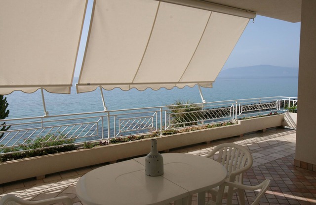 Villa Laura PT - directly by the sea