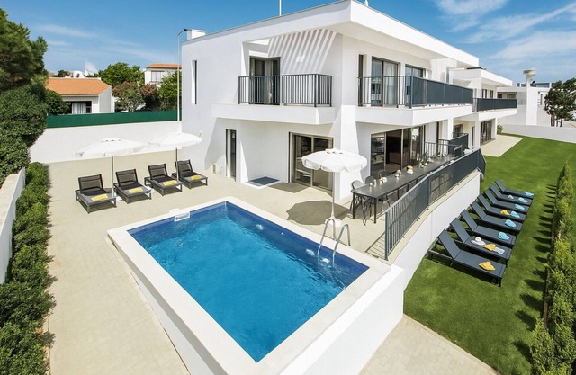 Villa Lavenda, Stunning 8 bedroom villa with sunny pool, roof terrace & jacuzzi