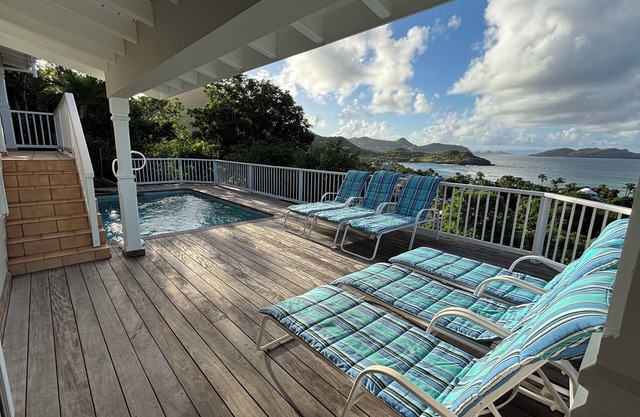 Villa Le Refuge, panoramic ocean views in private setting above Lorient Beach