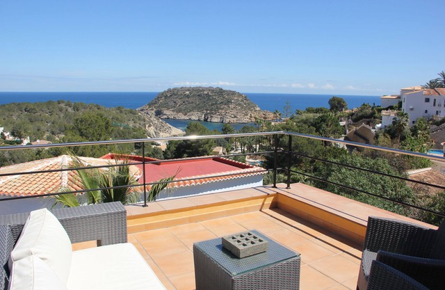 Villa "Le Verger" 4min walk from the beach, splendid sea view, heated swimming pool