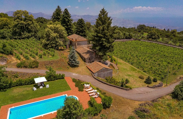 VILLA LE VIGNOBLE - with pool and sea view