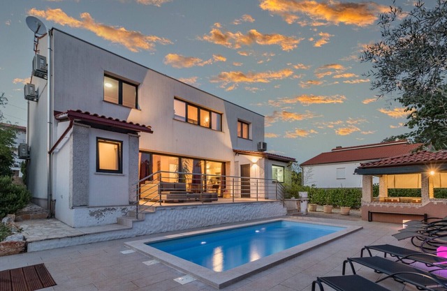 Villa Lelaina near Pula with private Pool and 3 km from the beach - pet friendly