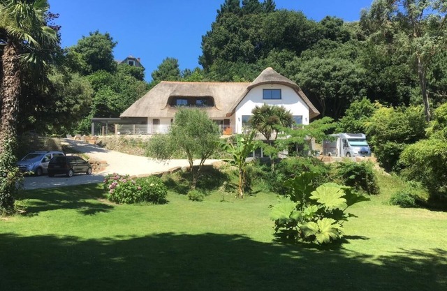 VILLA LES CHAUMES, in a park 5 minutes from the beach and town center on foot
