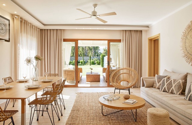 Villa Lilly with 3 bedrooms, private pool & outdoor jacuzzi.