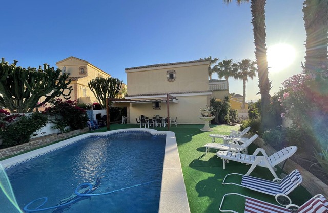 Villa Lito. Preciosa villa en un entorno tranquilo