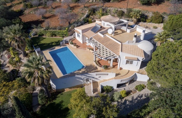 Villa Lucie 3 Bedrooms 6 Pers. max with Heated Pool and Sea View in Algarve