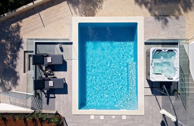 Villa LULU with heated pool, sauna and hot tub