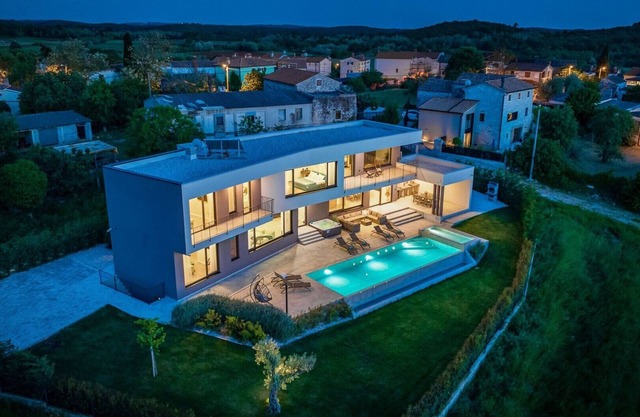 Villa Lumi - a haven of luxury with large infinity pool, childrens pool, jacuzzy and sauna