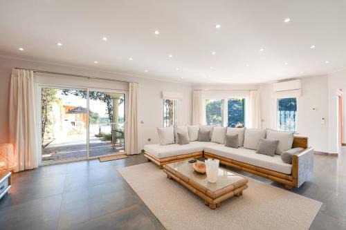 Villa Luso w/Heated Pool - Spacious & Peaceful